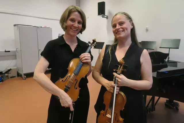 Tanja Palu (re.) mit Kollegin Ulrike Höllerl, die sich beteiligte. | Foto: Patricia Hillinger/MeinBezirk