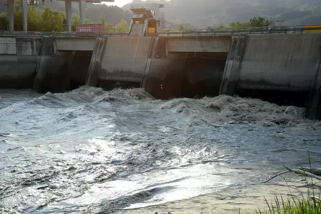 70 % der Tirolerinnen und Tiroler ist für den Ausbau der Wasserkraft in Tirol, 21 % sind dagegen. Im Oberland sind 70 % für den Ausbau, in Innsbruck Stadt und Land 68 %, im Unterland 72 % und in Osttirol 73 %. Beim Thema Kraftwerk Kaunertal sind tirolweit 48 % für den Ausbau, 33 % dagegen und 19 % antworten mit weiß nicht. Im Oberland liegt die Zustimmung bei 39 % und die Ablehnung bei 42 %, in Innsbruck Stadt und land bei 52 zu 35, im Unterland bei 52 zu 25 und in Osttirol bei 31 zu 38 %. | Foto: Friedl Schwaighofer