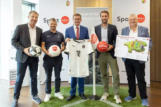 Andreas Holzinger (Managing Director, Austrian Sports Resorts / BSFZ Obertraun), Heinz Rosenauer (Managing Director, imFOCUS GmbH), Wirtschafts- und Sport-Landesrat Markus Achleitner, Christoph Glasner (Marketingleiter Oberösterreich Tourismus GmbH) und Horst Dilly (Geschäftsführer Dilly – Das Nationalpark Resort).
  | Foto: Land OÖ