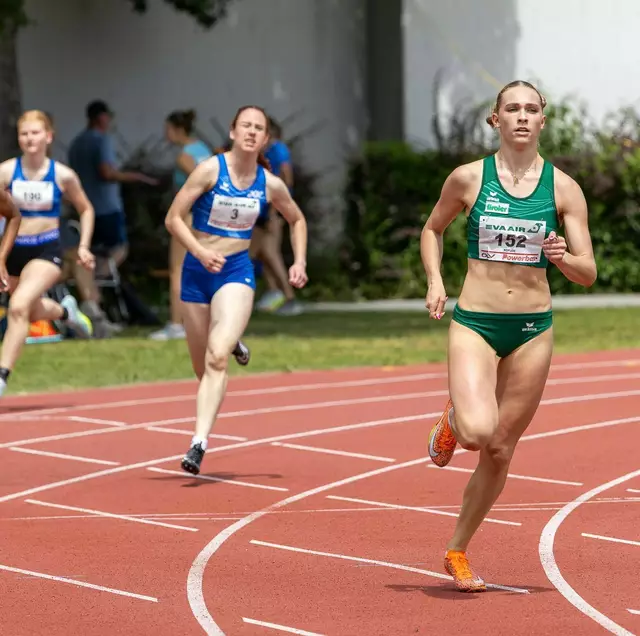 Nachwuchsleichtathletin Amelie Kofler dokumentierte in Innsbruck einmal mehr ihre aktuelle Hochform. | Foto: Thomas Abfalter