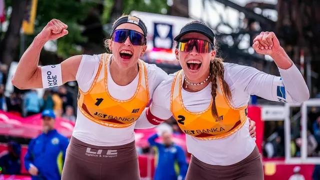 Riesenjubel bei Dorina und Ronja Klinger (v.l.) nach Platz vier in Ostrava | Foto: Beachvolleyball World Pro Tour