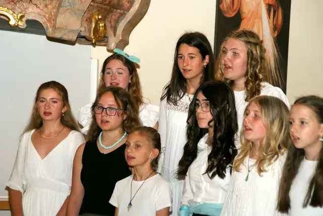 Das Jugend-Gesangsensemble "Resonanzraum" erhebt am Freitag, dem 20. Juni, in der Jennersdorfer Kirche seine Stimmen zum Konzert. | Foto: Anna Kaufmann