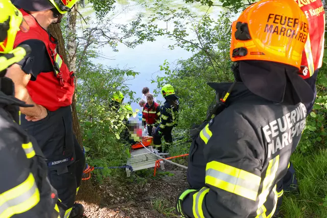 In Marchtrenk musste ein Zehnjähriger aus der Traun gerettet werden – der Bub war abgestürzt und zog sich eine schwere Fußverletzung zu. | Foto: laumat.at