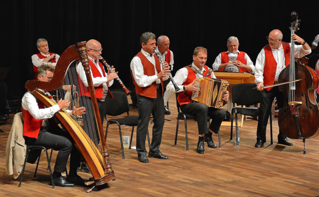 Egal welches Instrument er in die Hand nimmt - Franzl Posch kann fast alles spielen.  | Foto: ORF Tirol