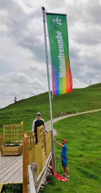 Regenbogen-Flagge der Naturfreunde beim Anton-Proksch-Haus in Werfenweng. | Foto: Naturfreunde Salzburg
