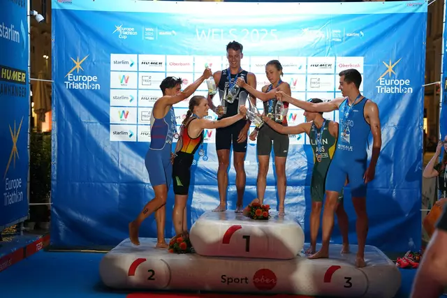 Die glücklichen Gewinnerinnen und Gewinner des diesjährigen starlim City Triathlon Festiwels powerd by Humer. | Foto: Gierlinger Sport Services