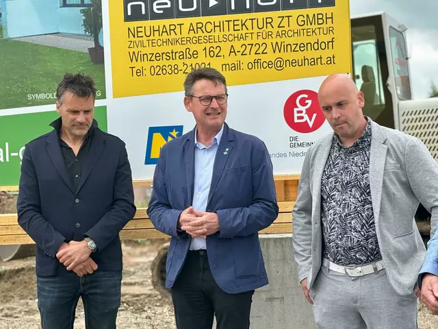 Landtagsabgeordneter Franz Linsbauer bei seiner kurzen, emotionalen Rede. | Foto: Markus Kahrer / MeinBezirk Horn