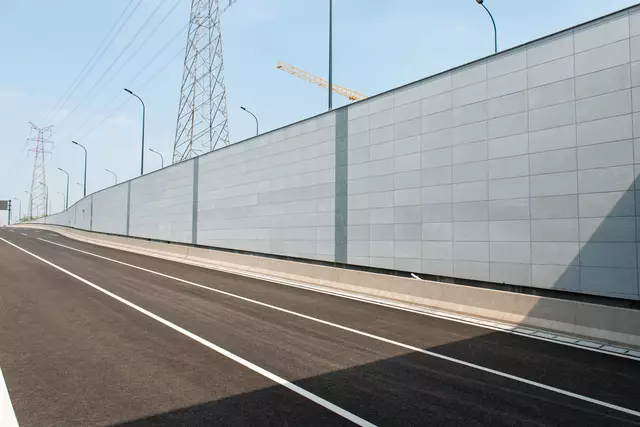 In Arnoldstein kam ein Motorradfahrer im Bereich einer Unterführung von der Fahrbahn ab und prallte gegen eine Stützmauer. (Symbolfoto) | Foto: stock.adobe.com/at/ 忆江 