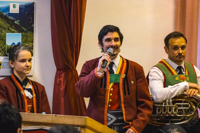 Obmann der MK Gschnitz Markus Salchner bei der Begrüßung | Foto: Pernsteiner