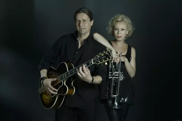 Das "Michaela Rabitsch &amp; Robert Pawlik Quartet" bringt groovigen Jazz auf den Donaukanal.  | Foto: Seppi Gallauer