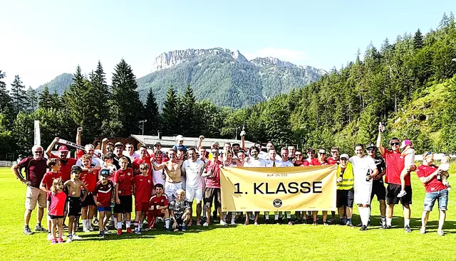 Der SK Waidring bejubelte (endlich) den Aufstieg in die 1. Klasse Ost. | Foto: Kogler