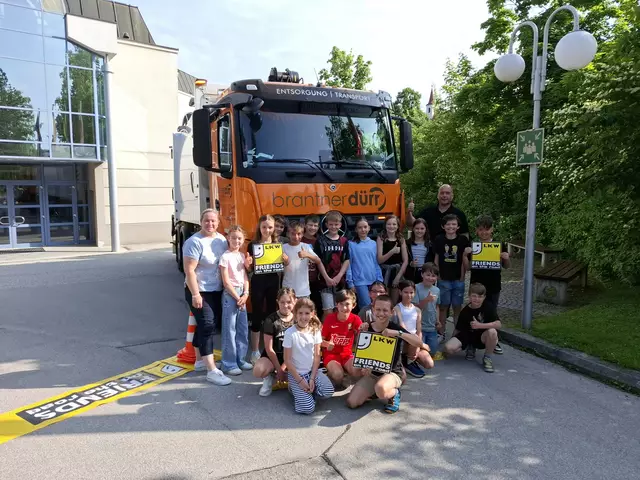 In je einem Workshop erarbeiteten die SchülerInnen der zwei 4. Klassen am 6. Juni gemeinsam mit Geschäftsführer Alexander Dürr von der Firma Brantner-Dürr sowie Workshop-Leiterin Elke Winkler auf spielerische Art alles Wissenswerte zum Thema Lkw – besonderer Schwerpunkt dabei ist immer die Sicherheit im Straßenverkehr. | Foto: VS