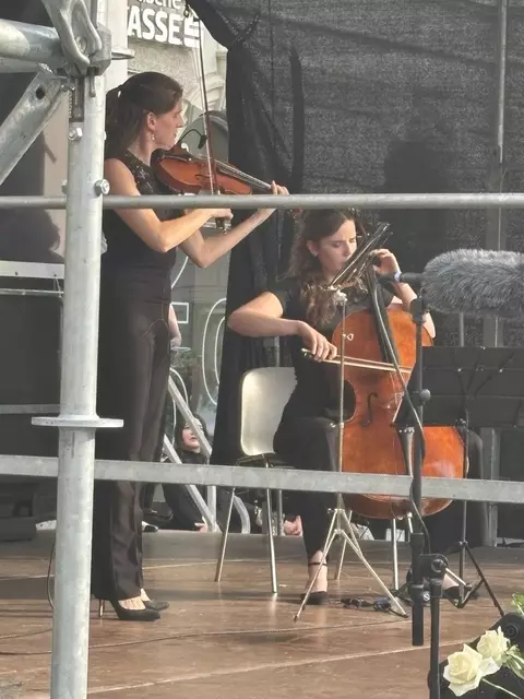 Musik von Johann Sebastian Bach begleiteten durch den Abend bei der Gedenkveranstaltung am Grazer Hauptplatz. | Foto: MeinBezirk