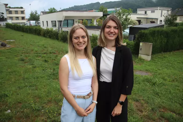 Die Lehrerinnen Lisa Wolf (l.) und Theresa Wieser engagierten sich mit ihren Schülern bei der Challenge. | Foto: MeinBezirk
