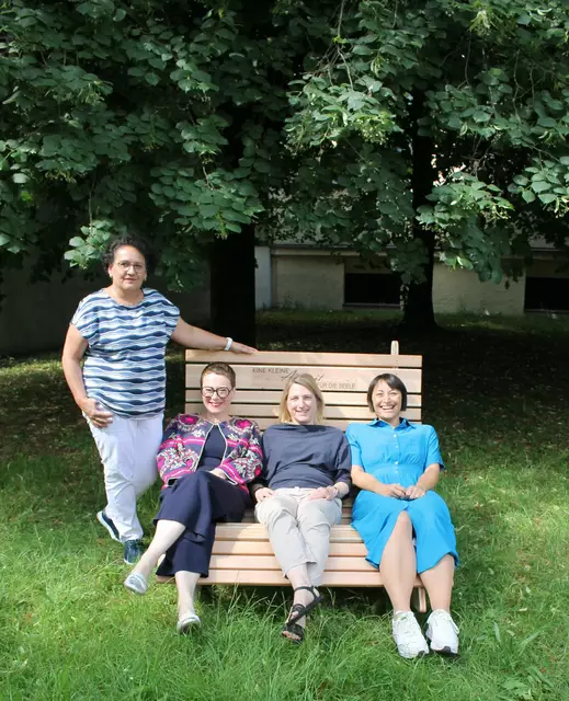 Von links: Monika Weilguni, Stadträtin Eva Schobesberger (Grüne), Projektleiterin Karin Roller-Robbrecht und Volkshilfe OÖ-Geschäftsführerin Jasmine Chansri. | Foto: Volkshilfe OÖ