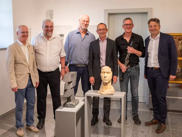 V. l.: Franz Daringer, Obmann DARINGER Kunst- und Museumsverein, Engelbert Fellner von der Manfred Daringer Privatstiftung, Kurator und Bildhauer Bernd Stöcker, Kulturreferent Rottal-Inn Ludger Drost, Musiker Josef Kili und BGM von Aspach Georg Gattringer | Foto: Andreas Mühlleitner 