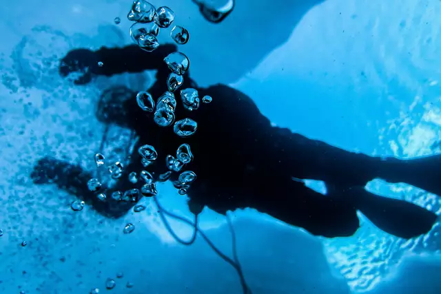 Der erfahrene Taucher dürfte in rund 50 Metern Tiefe das Bewusstsein verloren haben. | Foto: FOTOKERSCHI.AT / KERSCHBAUMMAYR