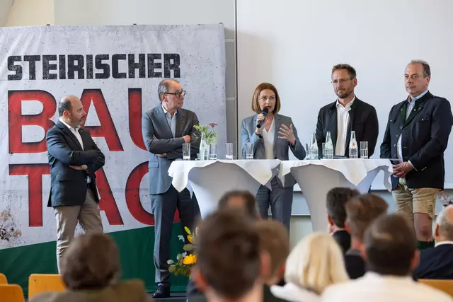 Michael Hilmar, ÖWG-Wohnbau, stellvertretend für GBV Steiermark, KommR Martin Schaller, Gen.-Dir. Raiffeisen-Landesbank Steiermark AG, LR Simone Schmiedtbauer, Steiermärkische Landesregierung, Andreas Kern, MSc, Obmann der Fachgruppe Immobilien- und Vermögenstreuhänder der WKO Steiermark, Gastgeber BM TechnR Michael Stvarnik, Innungsmeister der Landesinnung Bau Steiermark (v.l.) | Foto: Lunghammer