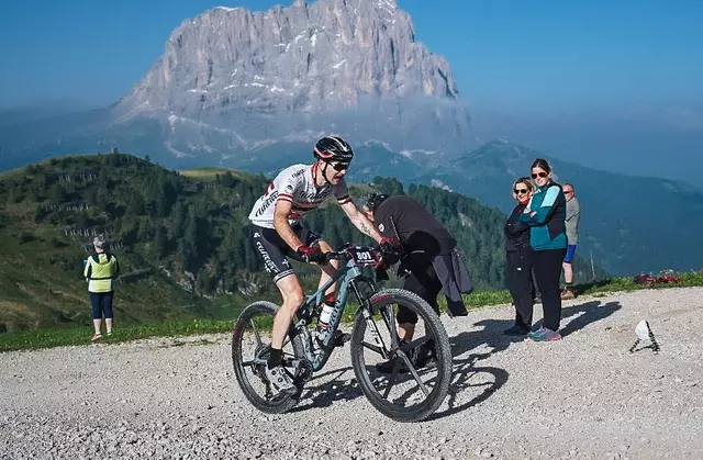 In der Master-Kategorie der Herren dominierte Uwe Hochenwarter das Rennen und überquerte nach 5 Stunden und 4 Minuten die Ziellinie als Sieger. | Foto: Sportograf.com