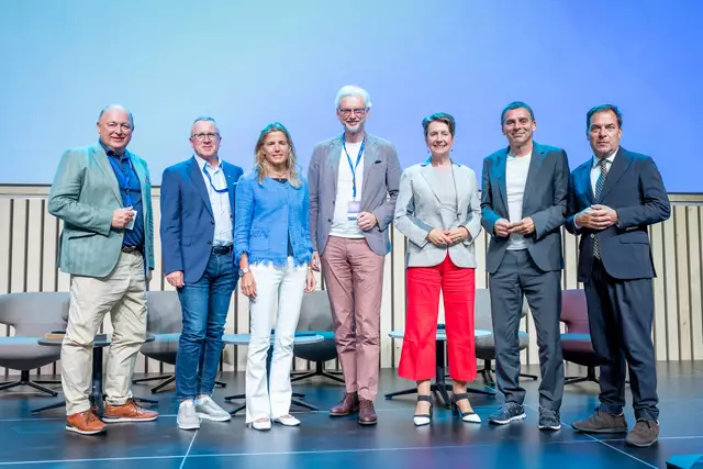 Ein Teil der Symposium-Teilnehmer beim abschließenden Gruppenfoto. | Foto: Lech Zürs Tourismus/Florian Lechner