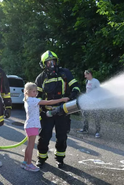 Auch die Kinder durften an der Löschübung teilnehmen. | Foto: ASB Viktoria Mannsberger / FF Matzendorf