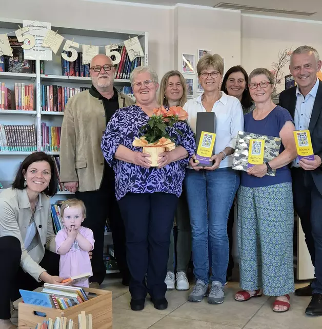 Elisabeth Zuser mit Besucherin Miriam, Wolfgang Reisenhofer, Johanna Wolf, Elisabeth Kerschner, Josefine Gric, Eva Schickinger, Christine Punz und Martin Leonhardsberger. | Foto: Stadt Mank