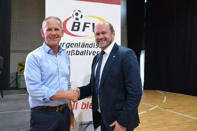 Johannes Wutzlhofer wurde bei der außerordentlichen Hauptversammlung des BFV in seinem Amt bestätigt. Hier mit Heinz Manninger, der zum Rechtsmittelreferenten gewählt wurde.  | Foto: MeinBezirk