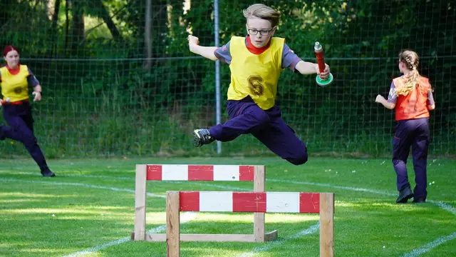 Voller Einsatz beim Staffellauf am Sportplatz in Puch bei Weiz | Foto: ÖA Team BFV Weiz