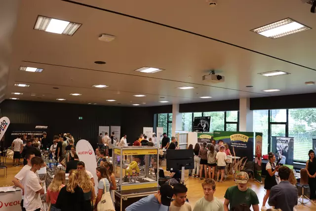 Schülerinnen und Schüler konnten beim Berufsfestival in der WK Kufstein hinter die Kulissen verschiedenster Lehrberufe blicken (Archivfoto). | Foto: Christoph Klausner