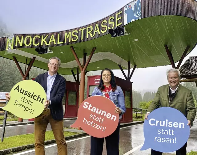 "Fahr langsam-Kampagne Nockalmstraße": Johannes Hörl (Geschäftsführer der Nockalmstraße), Landesrätin Sara Schaar (zuständig für Umwelt, Naturschutz und Nationalparks), sowie Direktor Dietmar Rossmann (Leiter des Biosphärenparks Nockberge) | Foto: nockalmstrasse.at