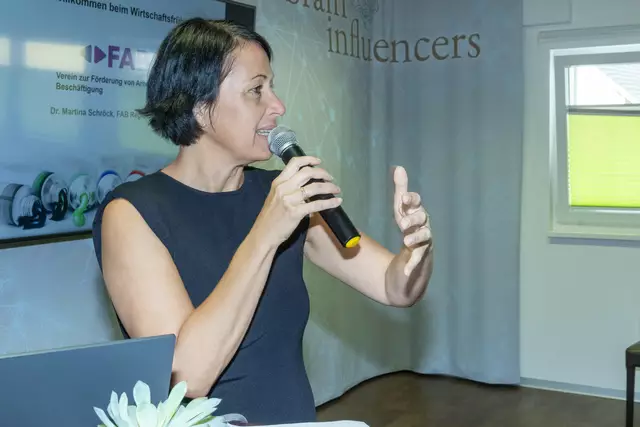 Martina Schröck, FAB-Geschäftsführerin Steiermark, widmete sich dem zentralen Thema „Chancen der Generationen am Arbeitsmarkt“.  | Foto: Klaus Pressberger