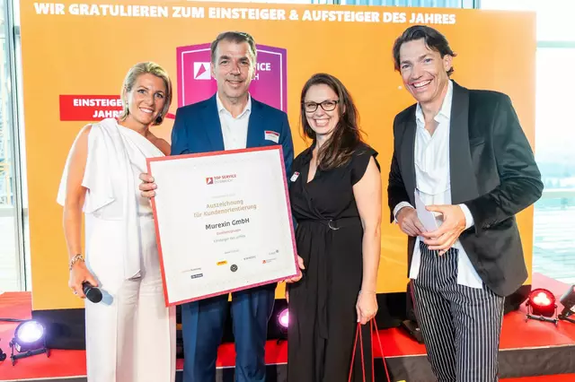 Top Service Österreich kürt Murexin zum „Einsteiger des Jahres“. Von links nach rechts: Barbara Aigner (Top Service Österreich), Bernhard Mucherl (Geschäftsführer Murexin GmbH), Gabrijela Ponier (Leitung Marketing Murexin GmbH) und Christian Rauscher (Top Service Österreich).
 | Foto: Christian Husar