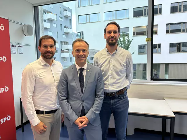 Beim Stadtteiltag in Lehen. Im Bild (v.l.n.r.): Die Stadt-SPÖ mit Bezirksgeschäftsführer Eduard Malle, Bürgermeister Bernhard Auinger und SPÖ-Klubvorsitzenden GR Vincent Pultar.  | Foto: Lisa Gold