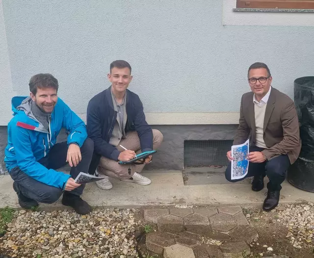 Beratung in Pupping: v.l.: Hans Starl und Jürgen Sturm, Bürgermeister Mario Hermüller und Obmann der REGEF | Foto: Mario Hermüller