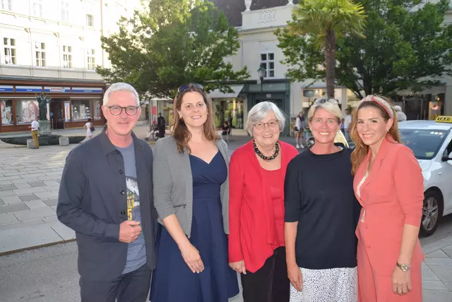 Carmen Jeitler Cincelli (r.) begrüßte erstmals als Stadtchefin.  | Foto: Roland Weber/RMA