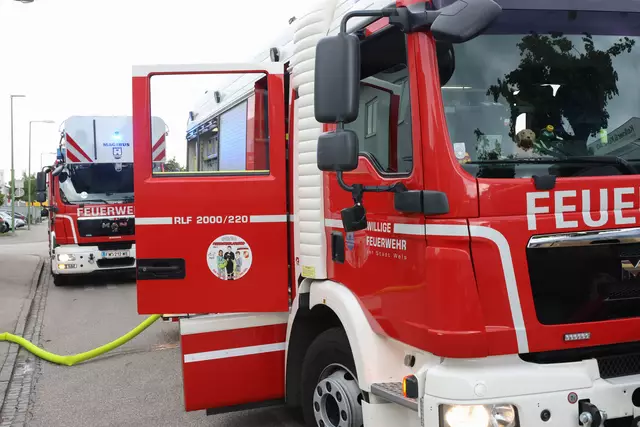 Die Feuerwehr musste einen Gefahrstoffeinsatz bei der Welser Firma Mettec Guss durchführen – dort war es in einem Behälter zu einer heftigen chemischen Reaktion gekommen. | Foto: laumat.at