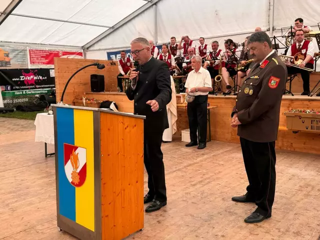 Bürgermeister Franz Stiegler bei seiner Ansprache. | Foto: ASB Viktoria Mannsberger / FF Matzendorf