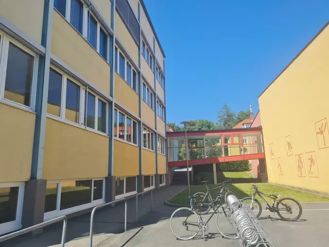 Die Mittelschule Stainz sowie die Polytechnische Schule wurden nach der Androhung eines Amoklaufes bereits geräumt. | Foto: Löschnig