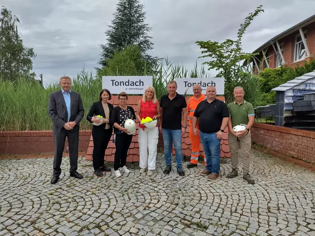 Bundesrätin Bernadette Kerschler und Europa-Abgeordnete Elisabeth Grossmann besuchten das Wienerberger-Werk in Gleinstätten. | Foto: SPÖ