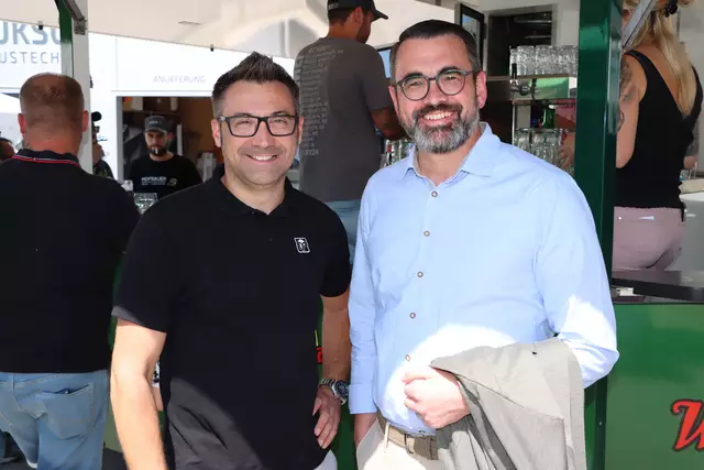 Tobias Ornetsmüller (l.) mit WKO-Leiter Gabriel Gruber. | Foto: Markus Bäumler/zema-medien.de