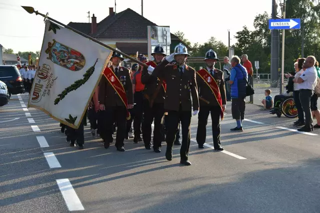 Der Festakt am Freitag war geprägt von perfektem Wetter und vielen Gastfeuerwehren. | Foto: Birgit Pühringer