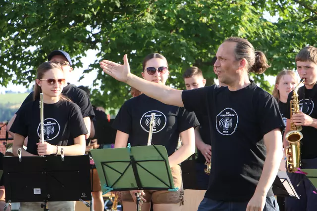 Kapellmeister Peter Derler dirigierte in Mortantsch die ELIN Stadtkapelle Weiz. | Foto: MeinBezirk/Hofmüller
