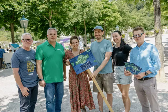 Andreas Weiß (Biosphärenpark Wienerwald), Christian Degelsegger (Sparkasse Baden), Bürgermeisterin Carmen Jeitler-Cincelli, Nicolas Hold (HSG Events), Andrea Löschenbrand (HSG Events) und der Leiter der Abteilung Energie &amp; Klima, Gerfried Koch.
 | Foto: 2025psb/c.kollerics