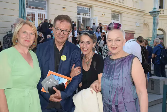 Helga Krismer, Rudi Anschober, Mercedes Echerer und Victoria Coeln.  | Foto: Roland Weber/RMA