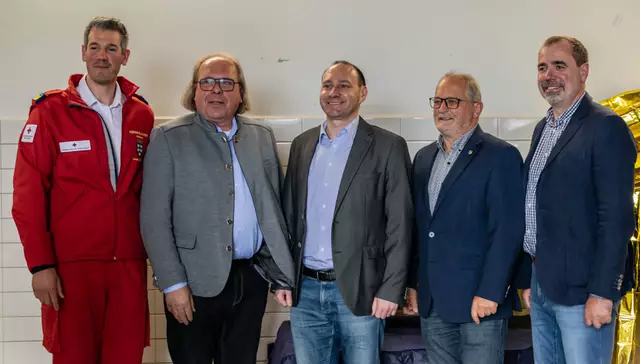 Bezirksstellenleiter Lukas Giesser, der Berger Bürgermeister Horst Pelzmann (VP), der Haslauer Bürgermeister Jürgen Preselmaier (ÖVP), der Scharndorfer Bürgermeister Leopold Zwickelstorfer (ÖVP), Gemeinderat Andreas Hammer (SPÖ) | Foto: RK Hainburg