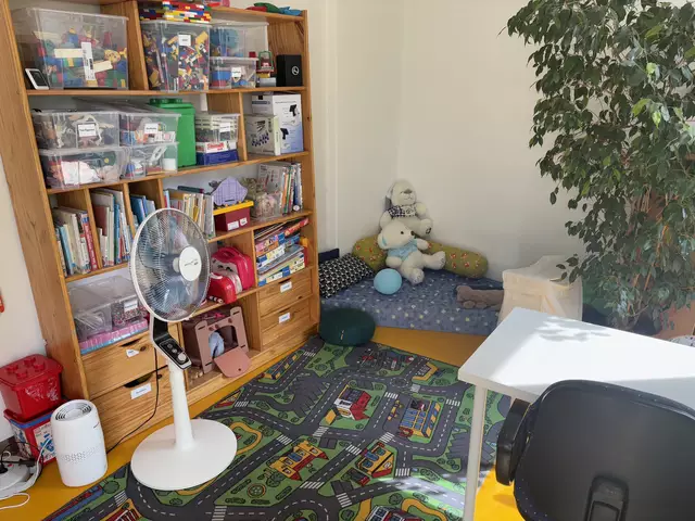 Eines der Spielzimmer für die Kinder und Jugendlichen im Zentrum ELF. Der Verein arbeitet oft mehrere Jahre mit den Familien. Dabei geht es viel um Stabilität, Vertrauen und eine möglichst gut verlaufende Entwicklung der Kinder. | Foto: Schrofner