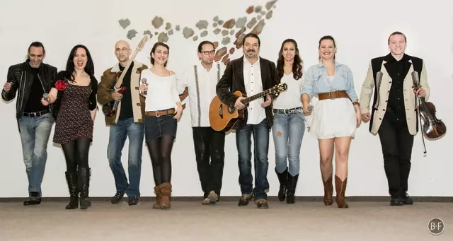 Die Country Swingers and the Vocal Ladies eröffnen den heurigen musikalischen Reigen der Klangplatzkonzerte. | Foto:  Bianca Freilinger