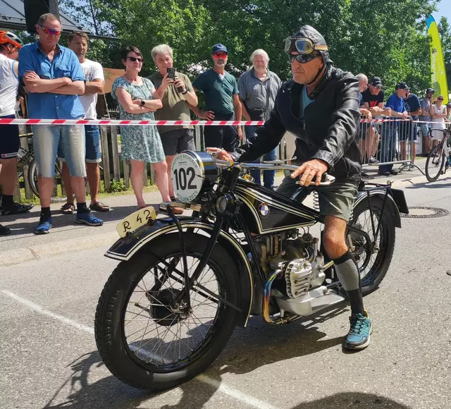 Bob Starreveld aus Scheffau mit seiner BMW R42 Bj. 1927 | Foto: Mühlberger