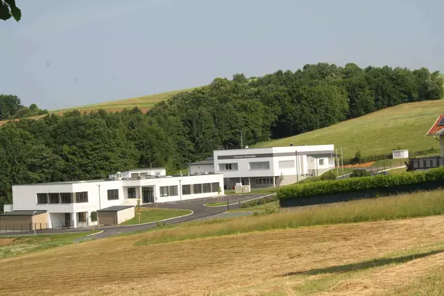 Bildungscampus sowie Feuerwehr- und Vereinshaus
sind Leuchturmprojekte der Gemeinde Unterkohlstätten - der Standort in Holzschlag ist ideal gewählt und passt wunderschön in die Naturlandschaft.
