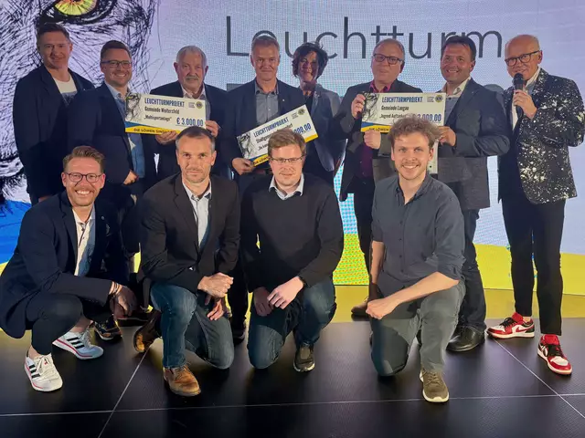 Die drei drittplatzierten Gemeinden freuten sich je über 3.000 Euro zur Umsetzung des Leuchtturmprojekt. | Foto: Markus Kahrer / MeinBezirk Horn